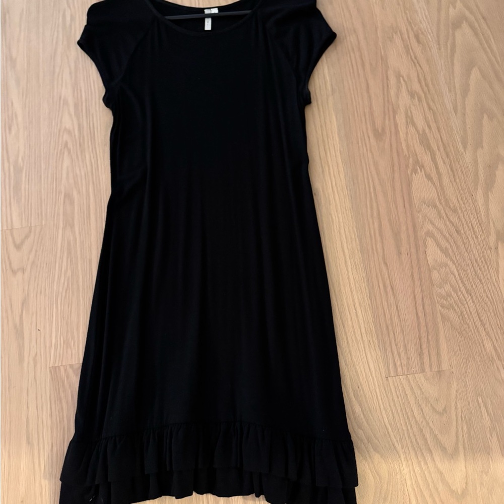 SLi black mini dress with a small ruffle on the bottom.